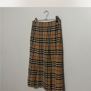 Burberry Tan and Black Check pleated skirt